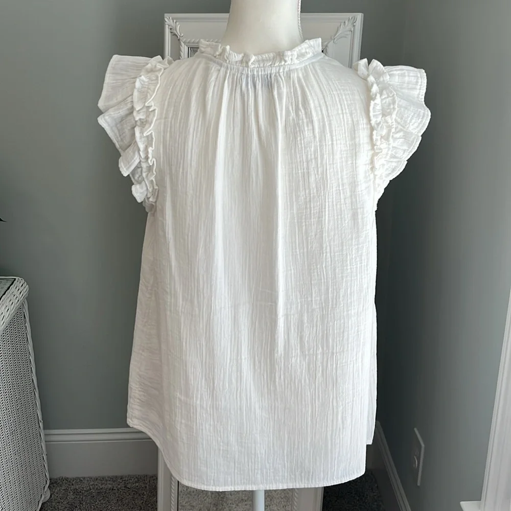 Vineyard Vines white top w/ tie up, size M. - Picture 3 of 7